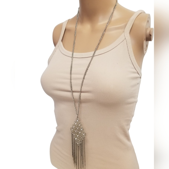 VINTAGE LONG SILVERTONE CHAIN & CRYSTAL DETAILED FRINGE PENDANT NECKLACE - Picture 2 of 6